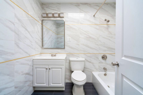 Bright Comfortable Apt. 3 blocks away from Lincoln Park