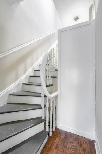 Bright Comfortable Apt. 3 blocks away from Lincoln Park