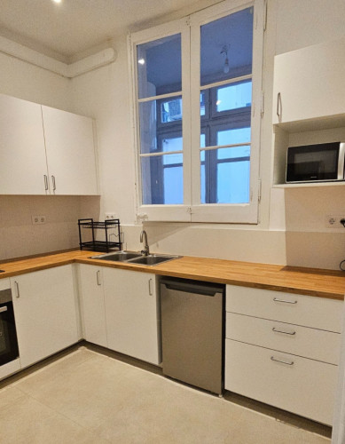 Spacious Coliving Experience in Vibrant Eixample, Barcelona