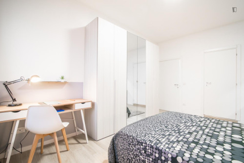 Ample double ensuite bedroom in Mestre