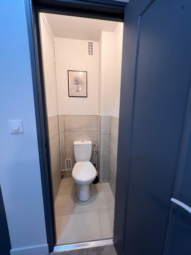 Double bedroom, with balcony, in 4-bedroom apartment