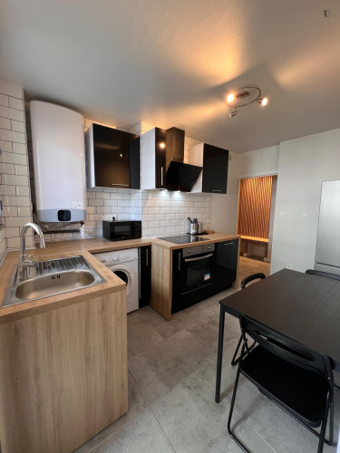 Double bedroom, with balcony, in 4-bedroom apartment