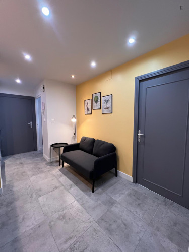 Double bedroom, with balcony, in 4-bedroom apartment - Gallery - 5