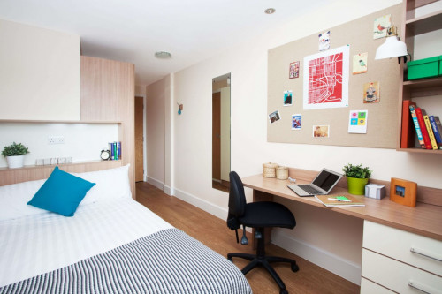  Double Partly Accessible En-Suite  -  Kelvin Court Unite  - Gallery -  1