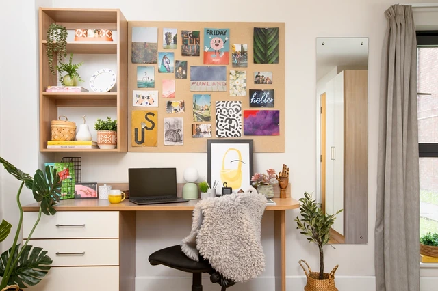  Extra Large Standard Double En-Suite  -  Kelvin Court  - Gallery -  1