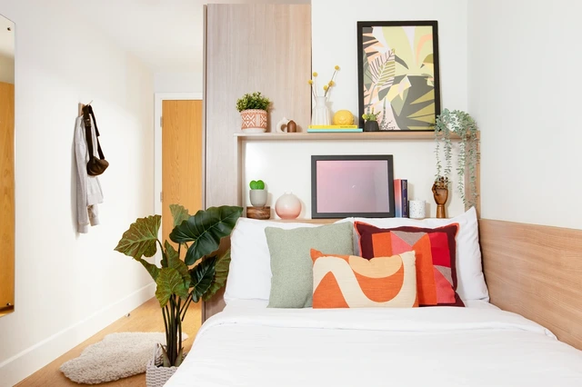  Large Standard Double En-Suite  -  Kelvin Court  - Gallery -  1