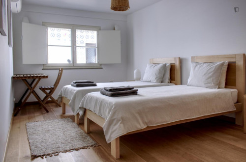 Modern house with traditional details - Gallery - 9