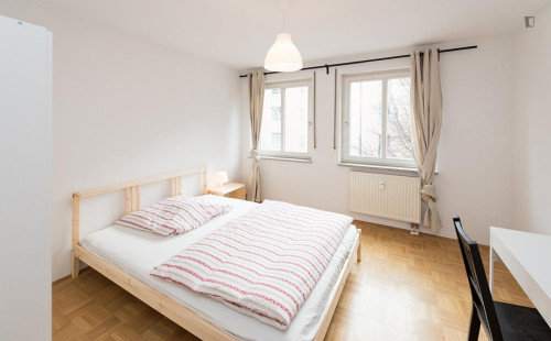 Nice single bedroom in Neuhausen-Nymphenburg