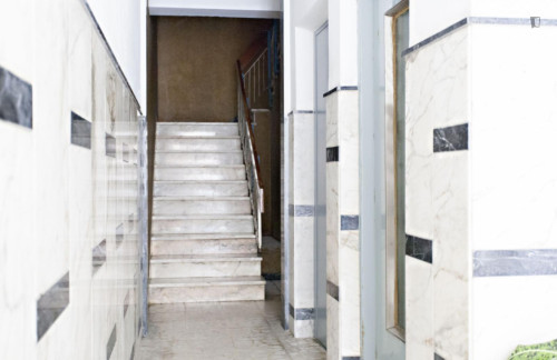 Sunny and lovely 1-bedroom flat  - Gallery - 6
