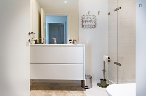 Fantastic 2-bedroom  with a swimming pool and a gym  - Gallery - 6