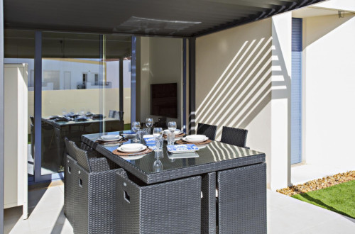 Fantastic 2-bedroom  with a swimming pool and a gym 