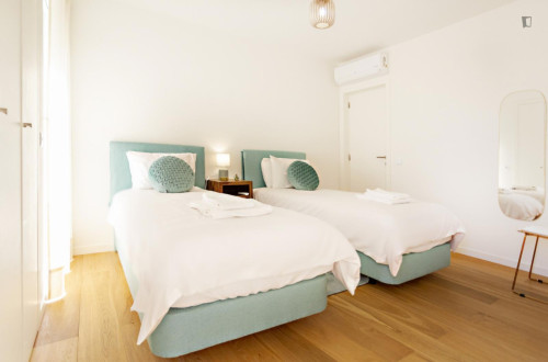 Fantastic 2-bedroom  with a swimming pool and a gym  - Gallery - 7