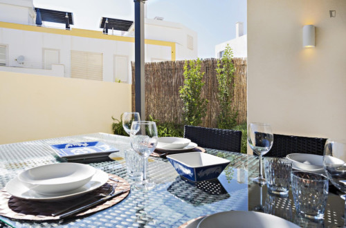 Fantastic 2-bedroom  with a swimming pool and a gym   - Gallery -  5