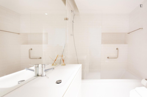 Sunny flat with a modern style