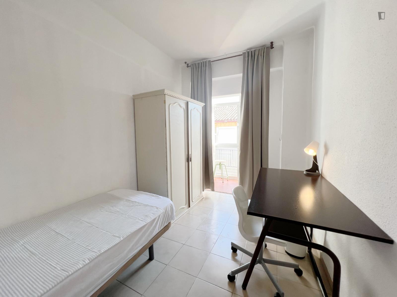  Snug Single Bedroom In Los Cármenes  -  Snug single bedroom in Los Cármenes  - Gallery -  1