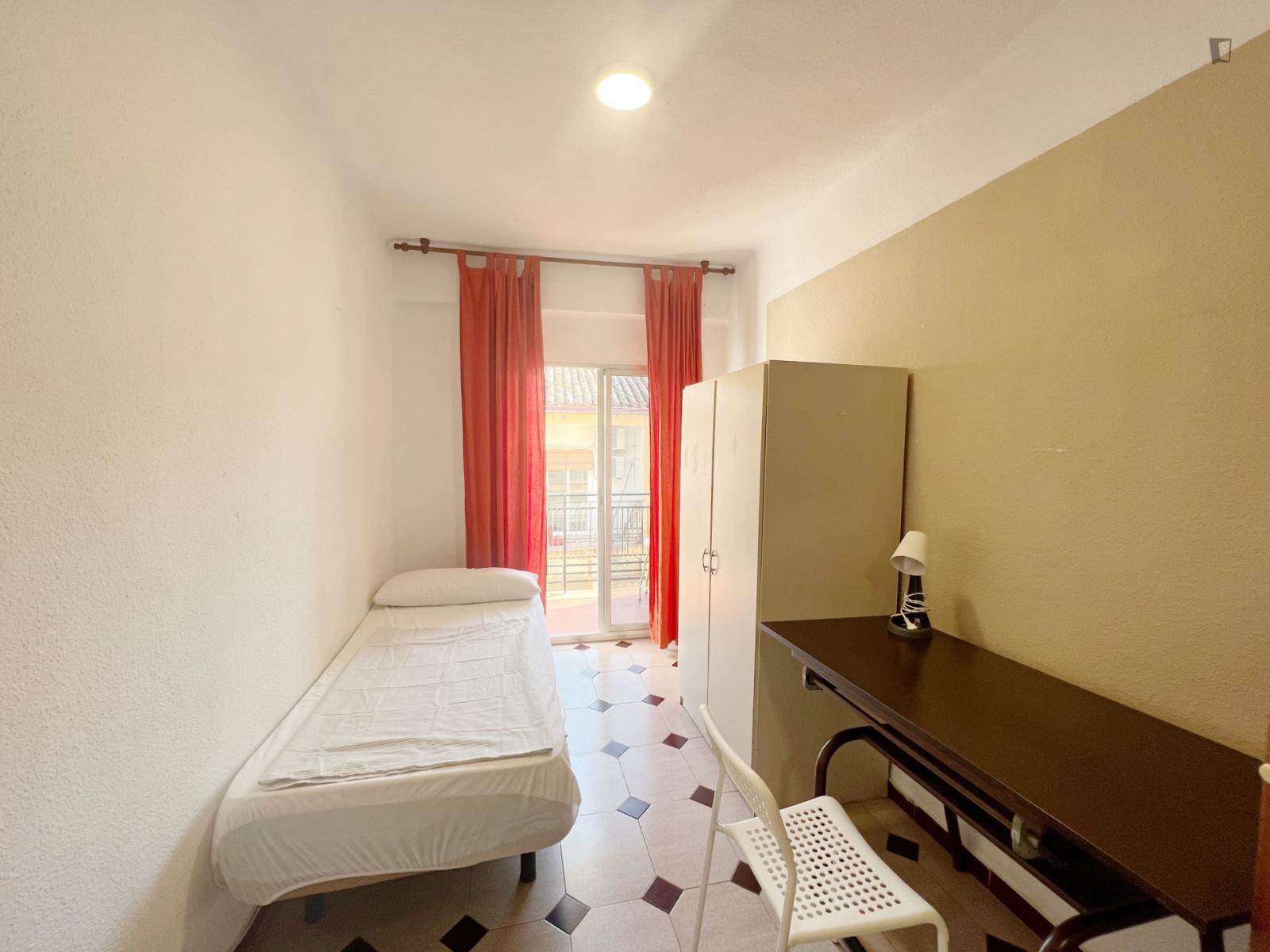  Comfy Single Bedroom In Los Cármenes  -  Comfy single bedroom in Los Cármenes  - Gallery -  1