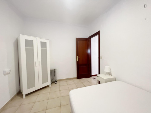 Double bedroom in a student flat, in Los Cármenes