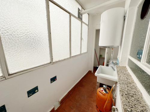 Double bedroom with a balcony, near the Granada centre