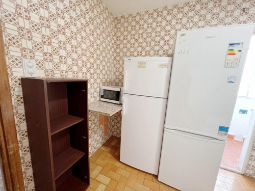 Double bedroom with a balcony, near the Granada centre