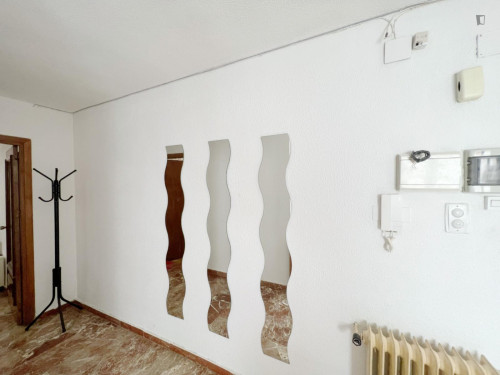 Double bedroom with a balcony, near the Granada centre