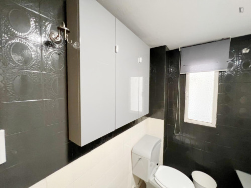 Double bedroom with a balcony, near the Granada centre  - Gallery -  5