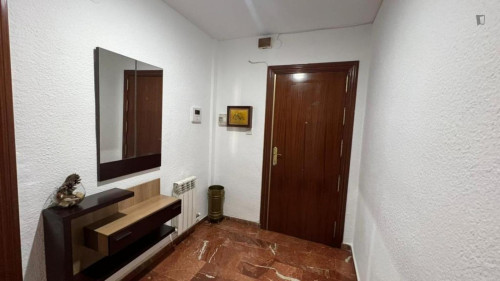 Breezy double bedroom in Camino de Ronda - Gallery - 13