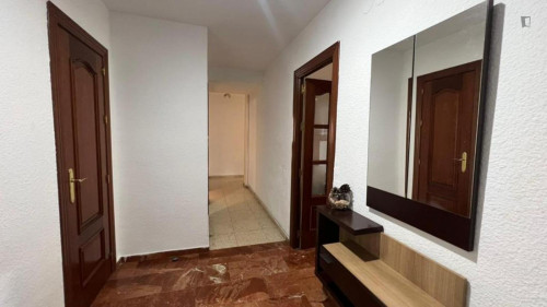 Breezy double bedroom in Camino de Ronda - Gallery - 12