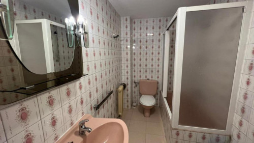 Breezy double bedroom in Camino de Ronda - Gallery - 9