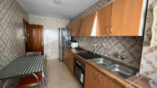 Breezy double bedroom in Camino de Ronda - Gallery - 7