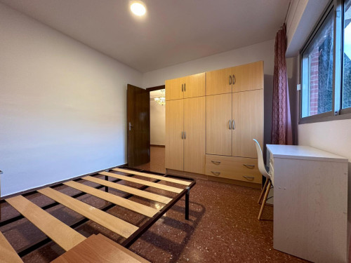 Bright double bedroom in a 4 bedroom apartment