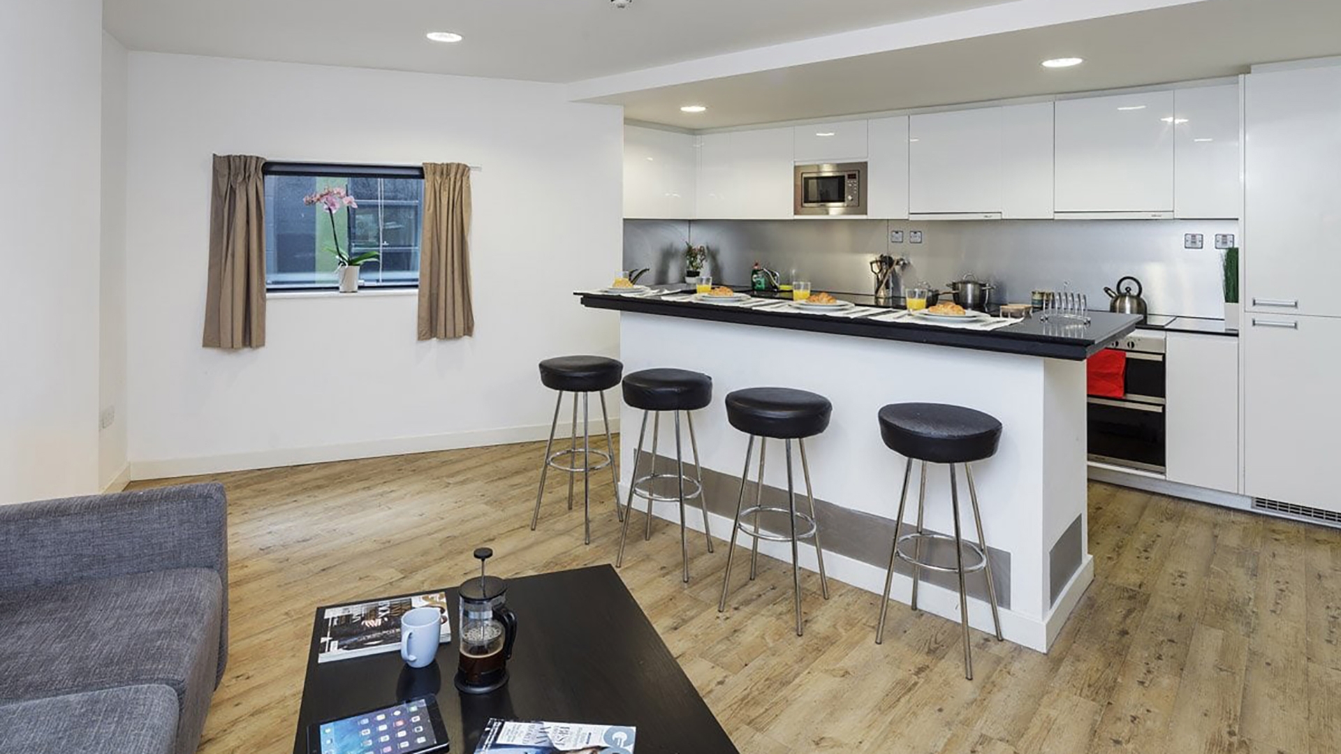  En-Suite Room  -  Urbanest Tower Bridge  - Gallery -  4