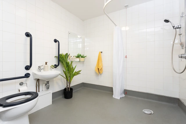 Double Wheelchair Accessible En-Suite - Thurso Street Unite - Gallery - 3