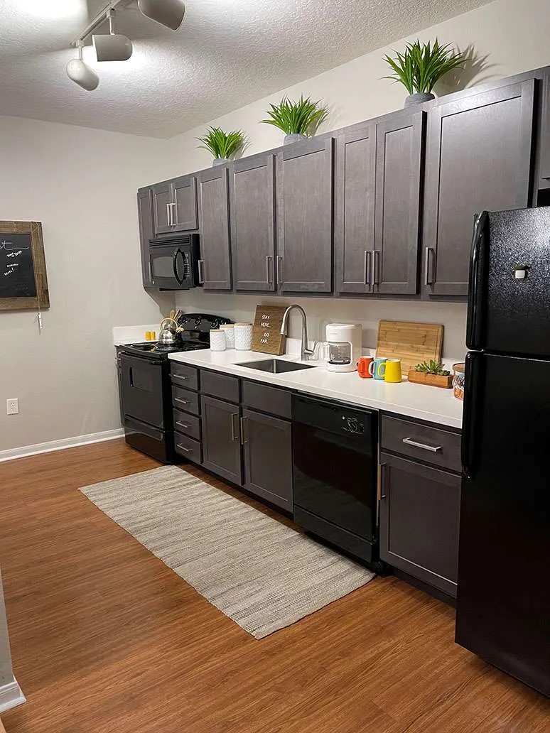  3 Bedrooms , 3 Bath  -  13th Street  - Gallery -  3