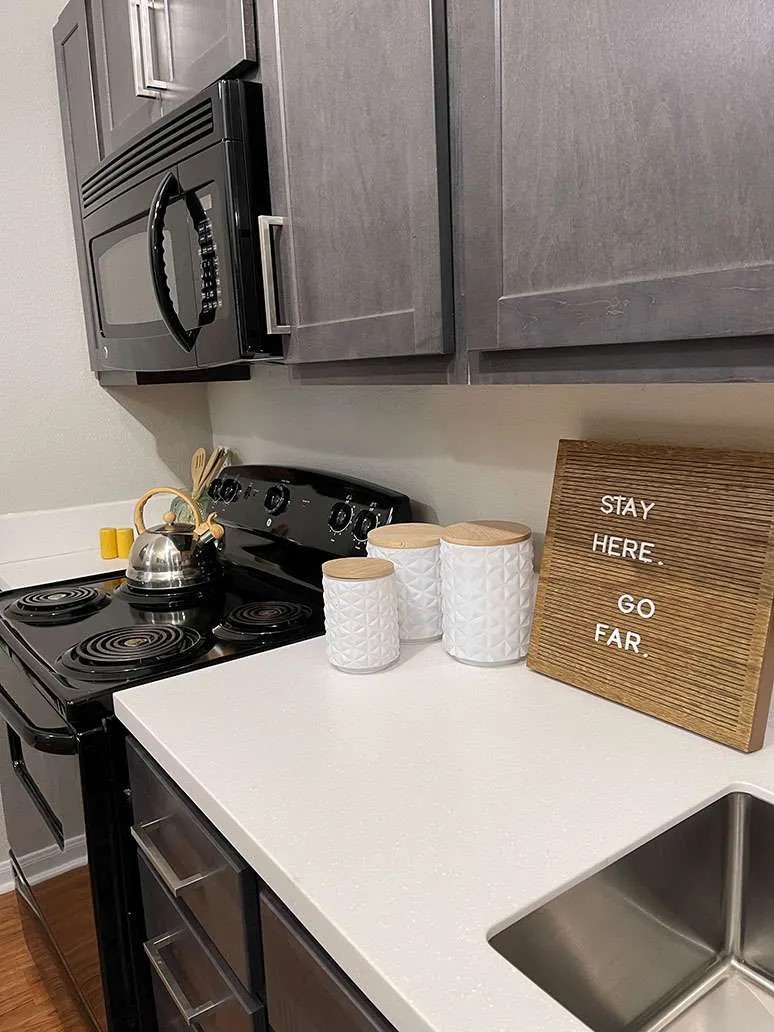  1 Bedrooms, 1 Bath  -  13th Street  - Gallery -  4