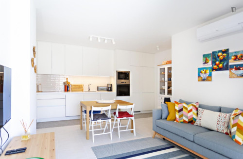 Marvellous 2-bedroom flat just a few metres from the pier to the beach
