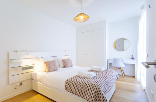 Stylish and friendly 2-bedroom flat  - Gallery - 2