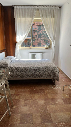 Single bedroom in a 4-bedroom apartment near Politecnico