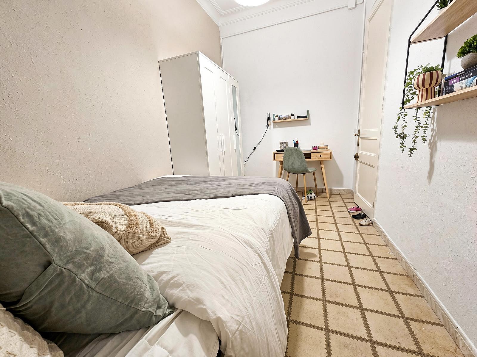  Room 2  -  Comfortable apartment near Plaça del Rei  - Gallery -  23