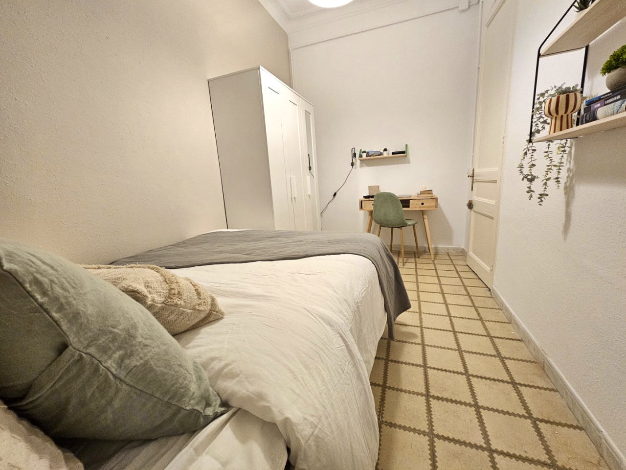 Room 2 - Comfortable apartment near Plaça del Rei - Gallery - 8