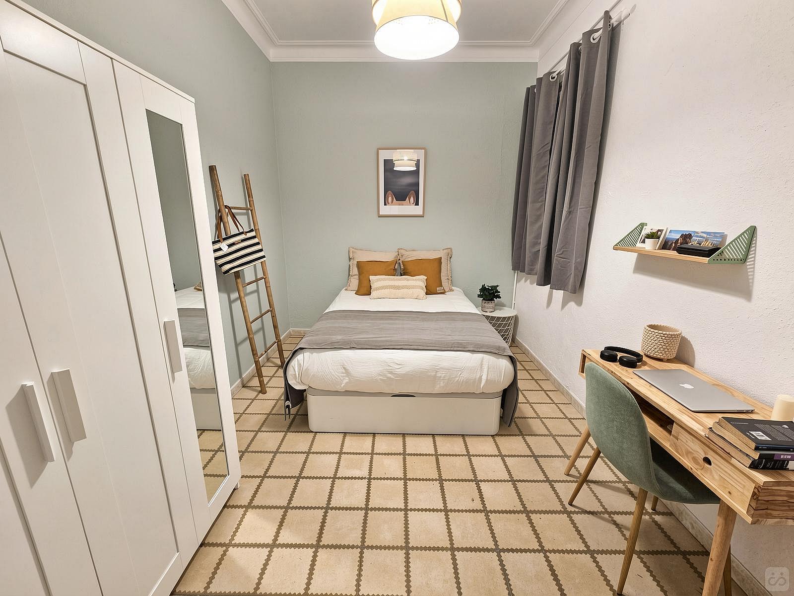  Room 3  -  Comfortable apartment near Plaça del Rei  - Gallery -  24