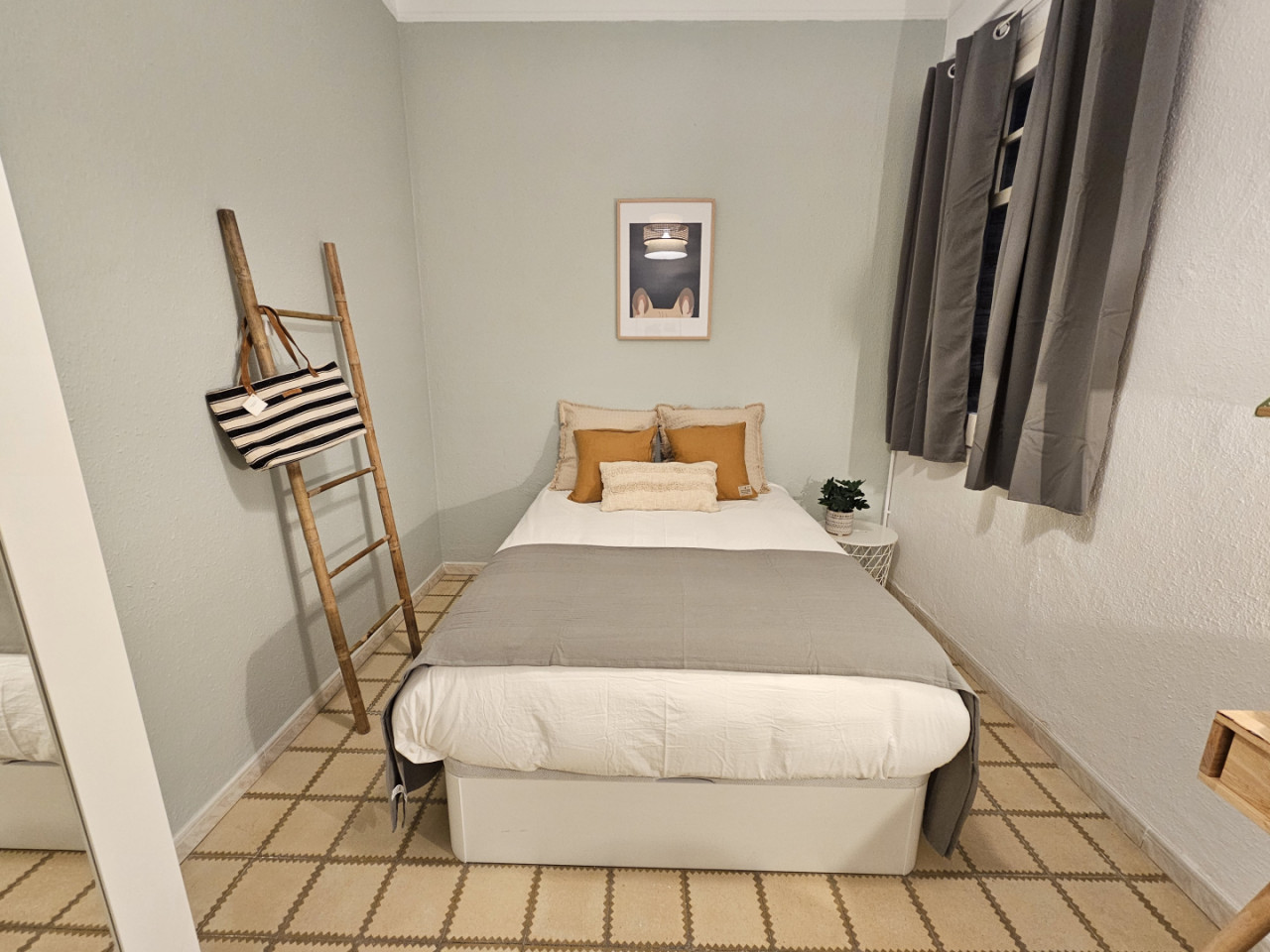  Room 3  -  Comfortable apartment near Plaça del Rei  - Gallery -  12