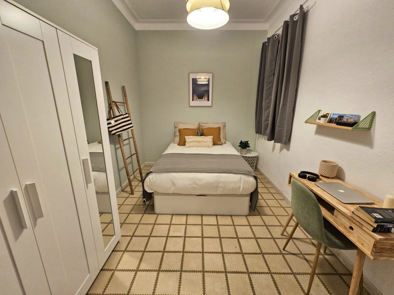 Room 3  -  Comfortable apartment near Plaça del Rei  - Gallery -  4