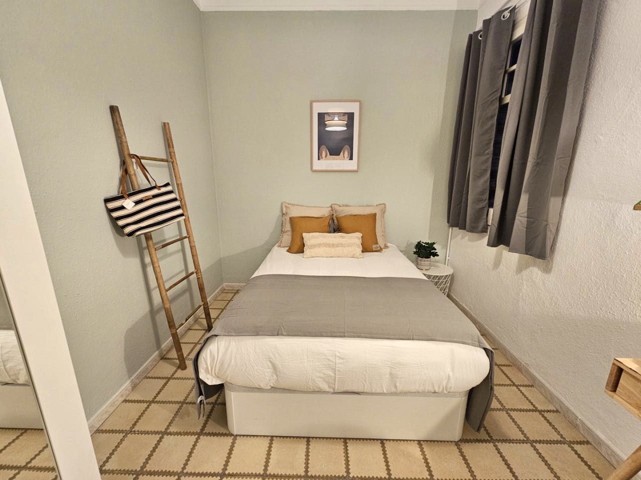  Room 3  -  Comfortable apartment near Plaça del Rei  - Gallery -  2