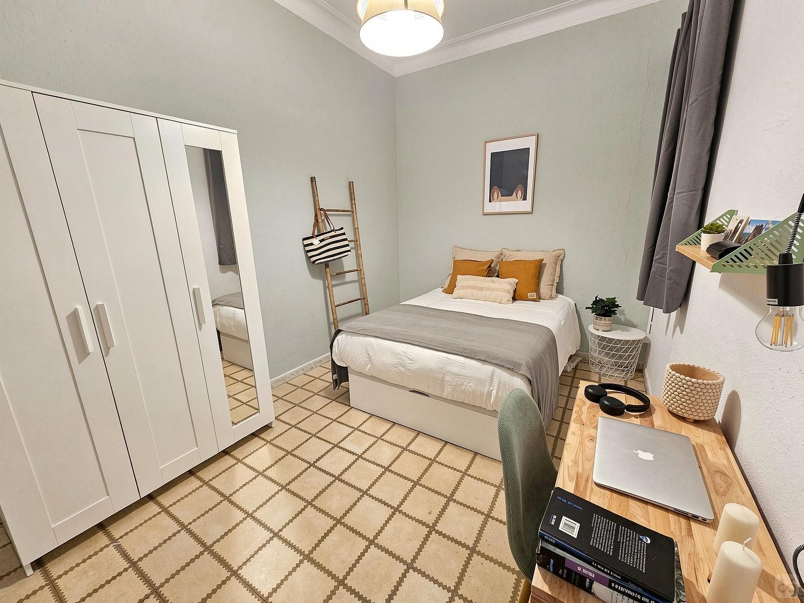  Room 3  -  Comfortable apartment near Plaça del Rei  - Gallery -  23