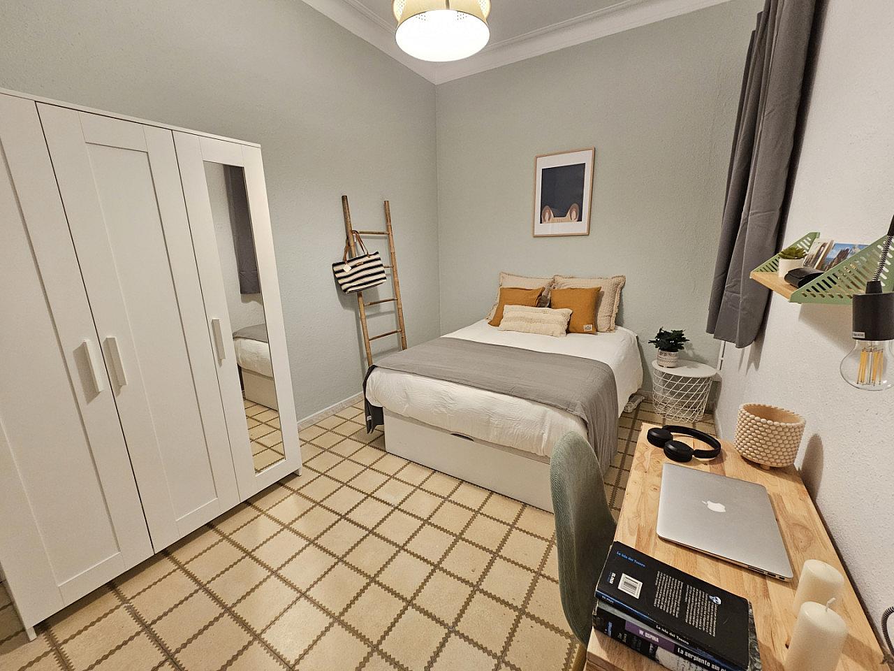  Room 3  -  Comfortable apartment near Plaça del Rei  - Gallery -  18