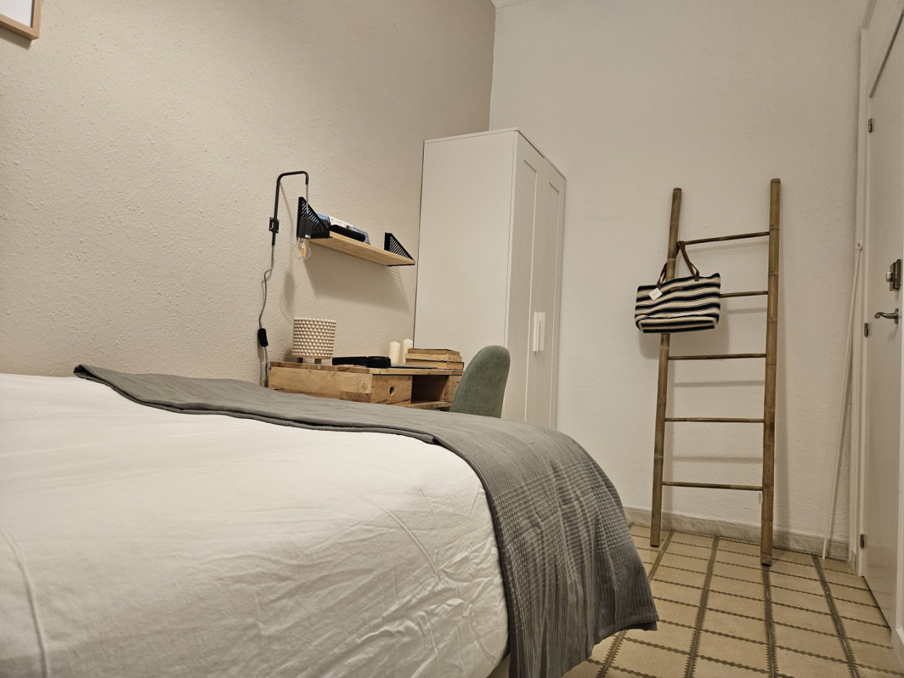  Room 4  -  Comfortable apartment near Plaça del Rei  - Gallery -  12