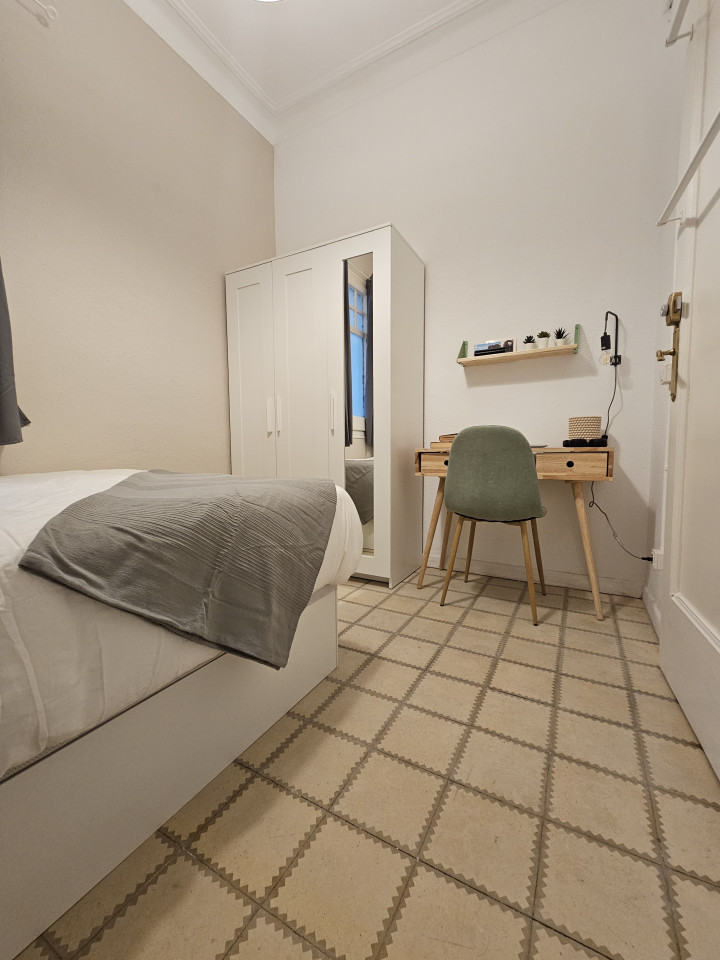  Room 5  -  Comfortable apartment near Plaça del Rei  - Gallery -  52