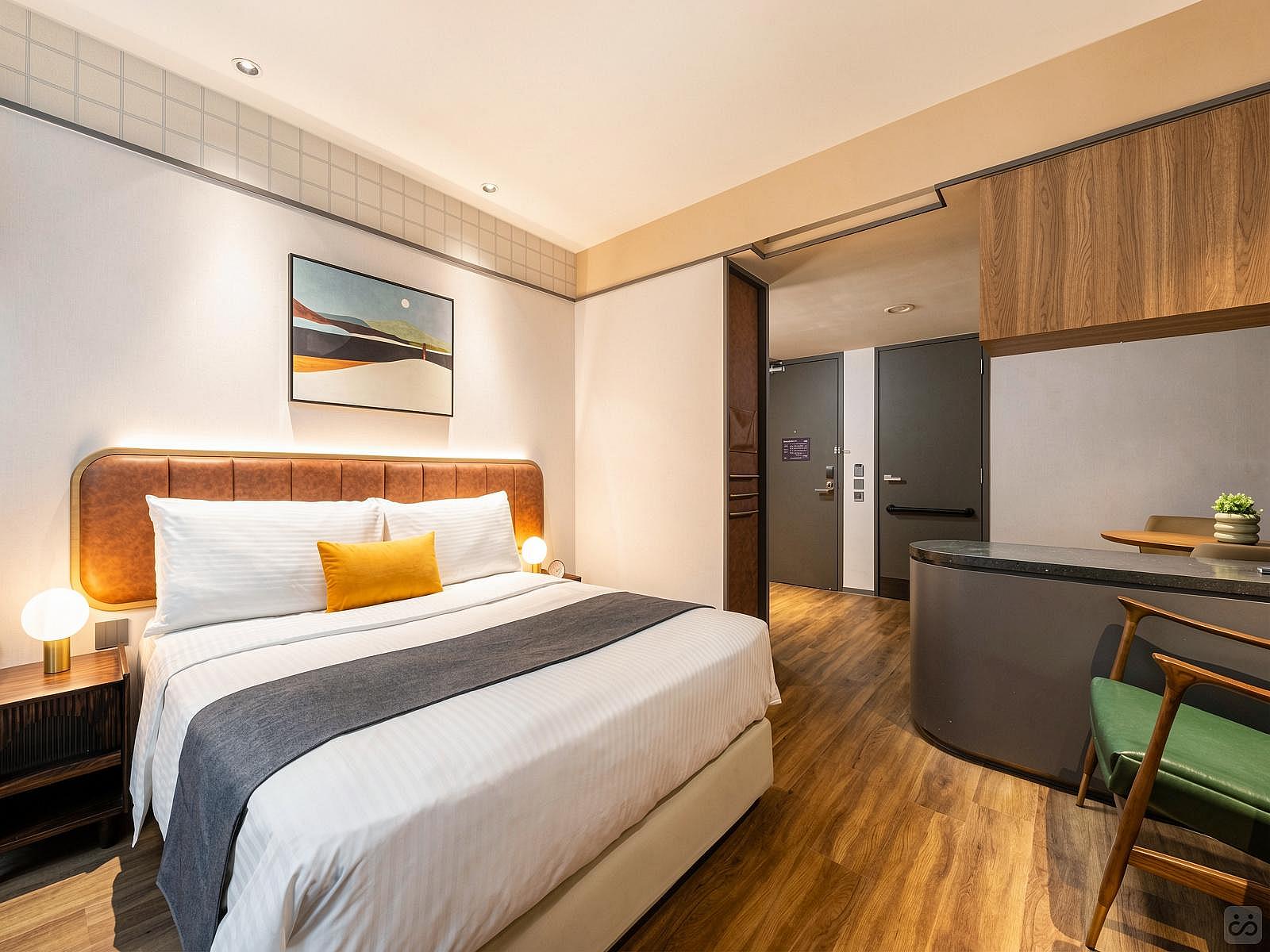 Executive Queen Room - 21