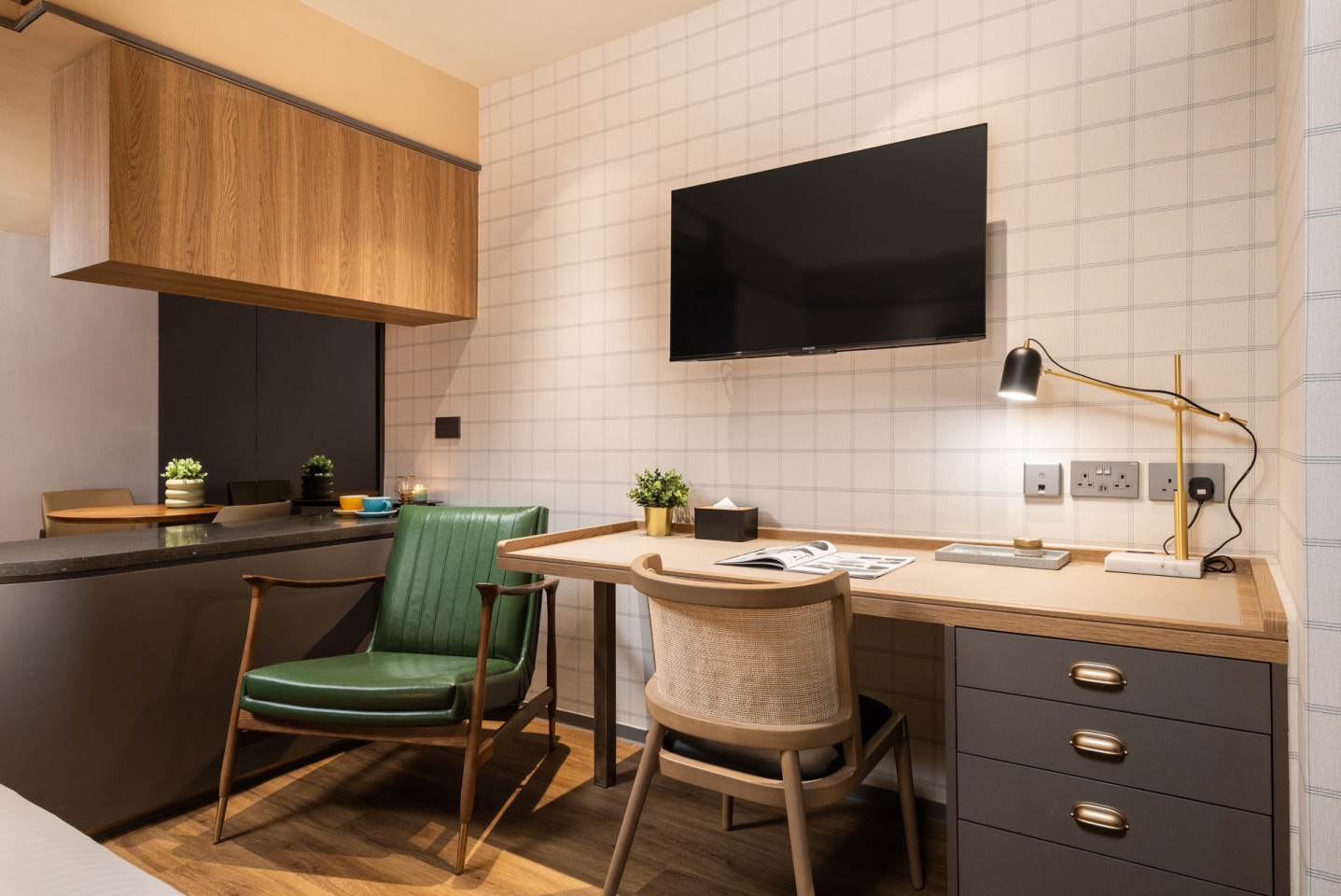 Executive Queen Room - 13