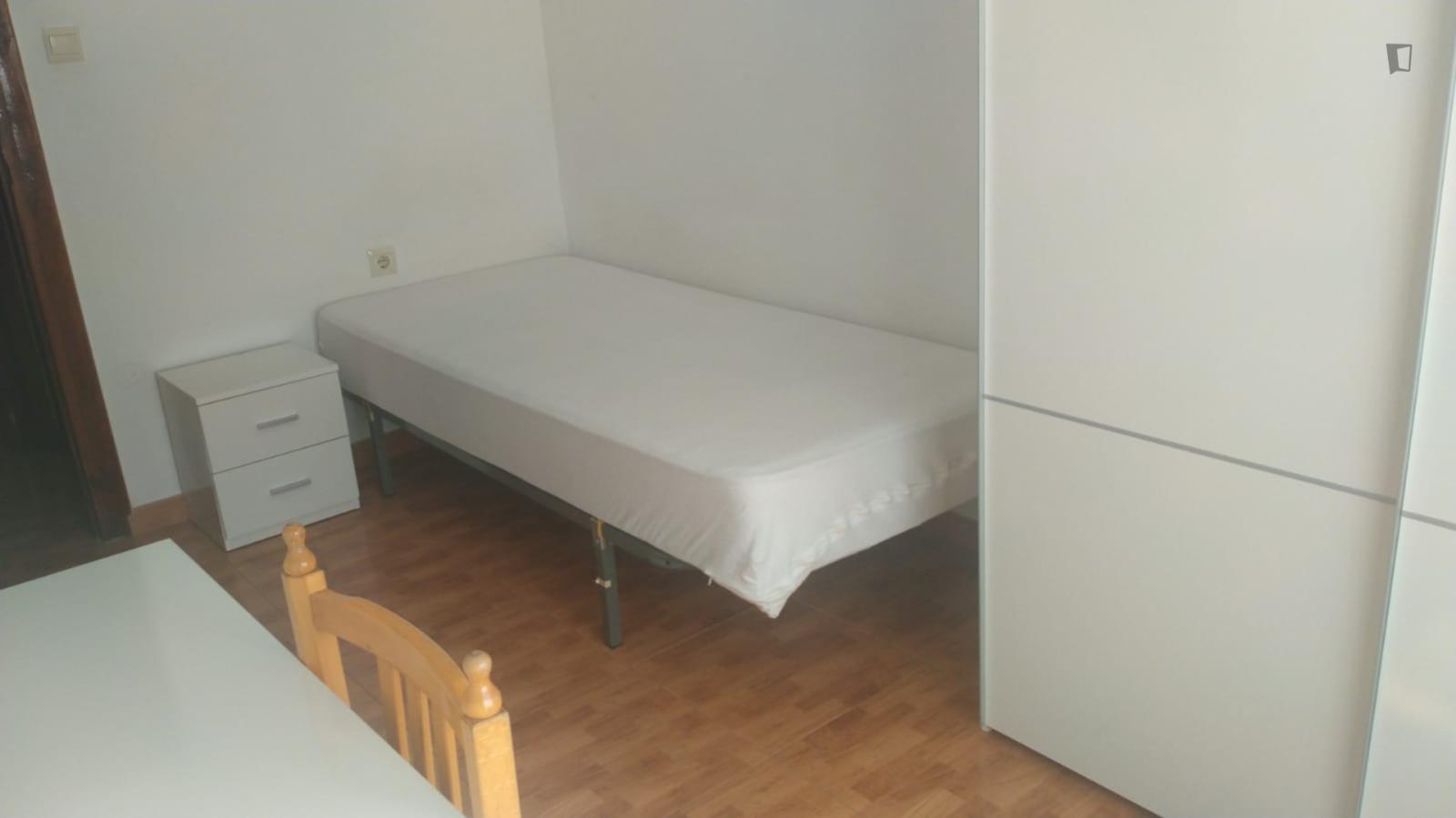  Shining Single Bedroom Close To University Campus Of Cartuja  -  Shining Single Bedroom close to University Campus of Cartuja  - Gallery -  1
